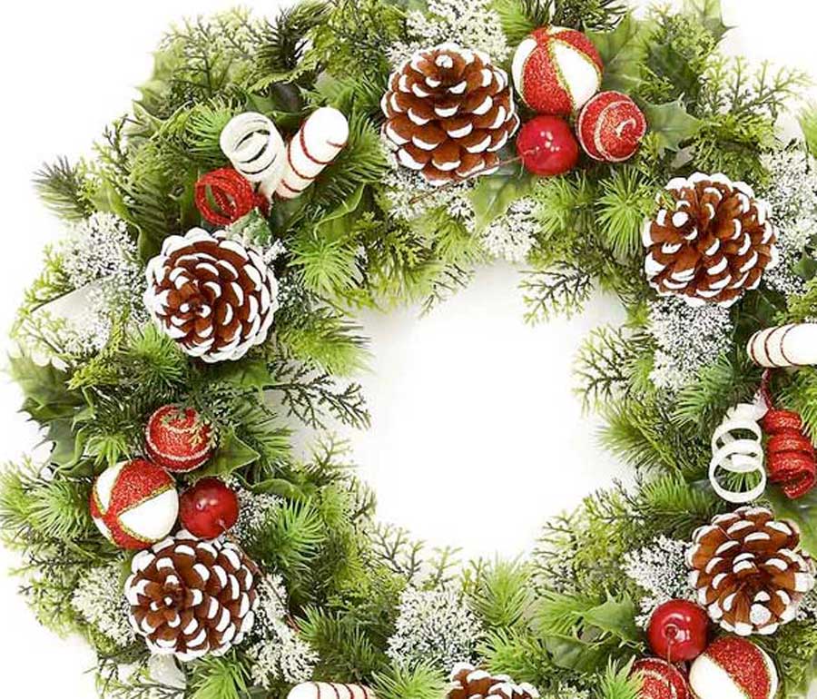 The Tradition Behind Christmas Wreaths - A Symbol of Warmth and Celebration