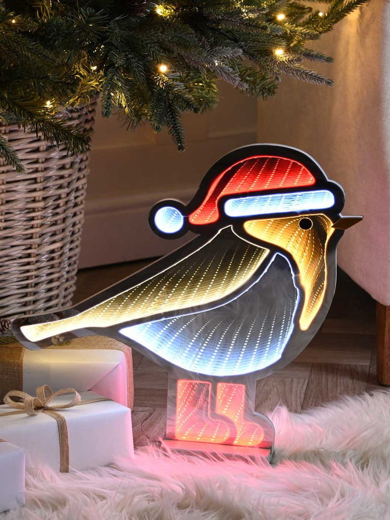 40cm Infinity Robin Red Boots With Wooden Base