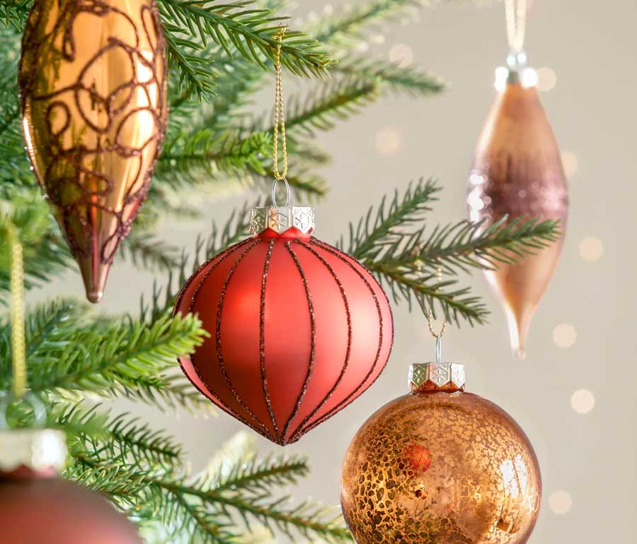 Unraveling the Sparkling History of Christmas Baubles