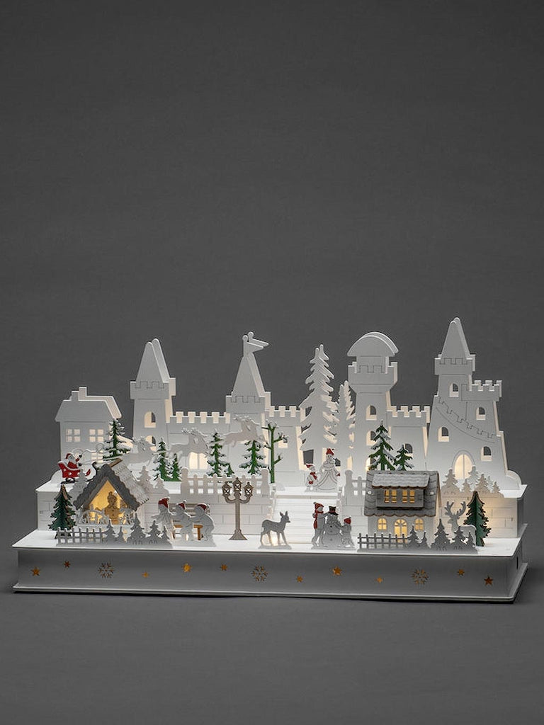 B/O Wooden Castle with 12 LEDs